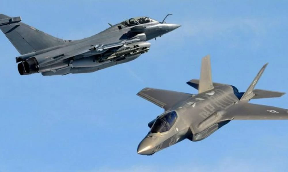 Rafale vs F-35: το απόλυτο γαλλικό μαχητικό τα βάζει με το αμερικανικό jet